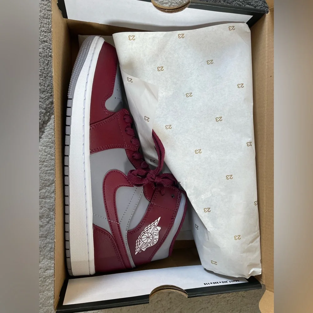 Men’s Nike Jordan 1 Mid Cherrywood Red Size 9US - Picture 7 of 8